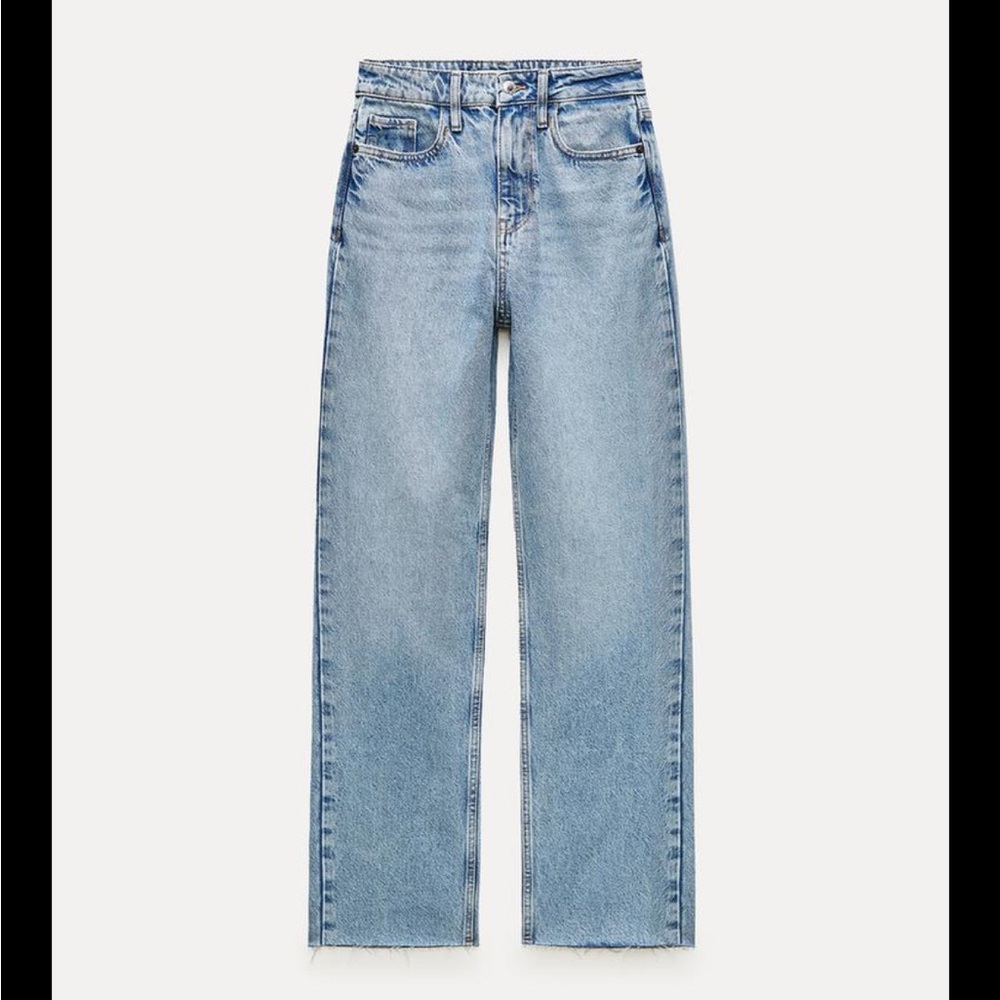 Zara’s Light Wash Straight Leg Women’s Jeans